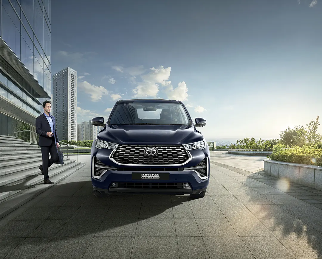 Toyota Innova hycross car image